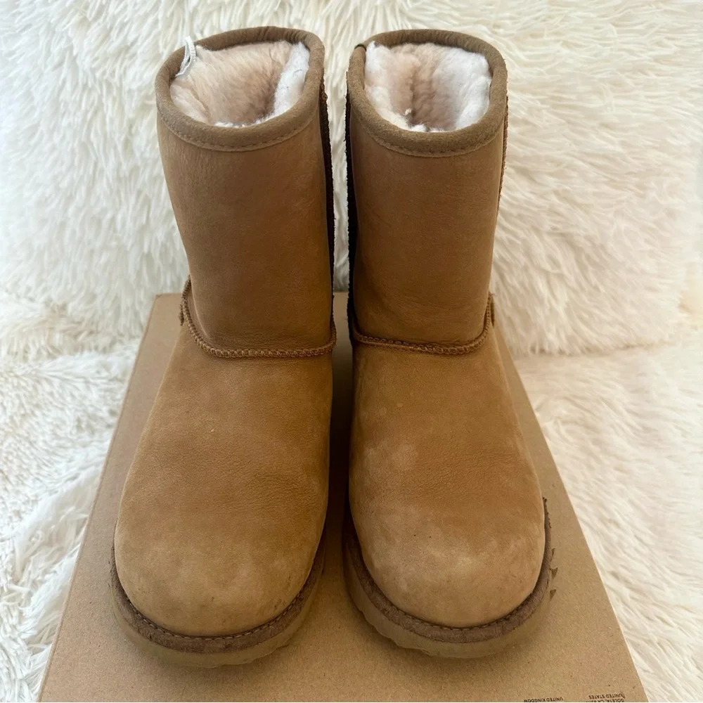 UGG Classic Short II Boots Chestnut Sheepskin Suede Women’s Size 5 Cozy Winter